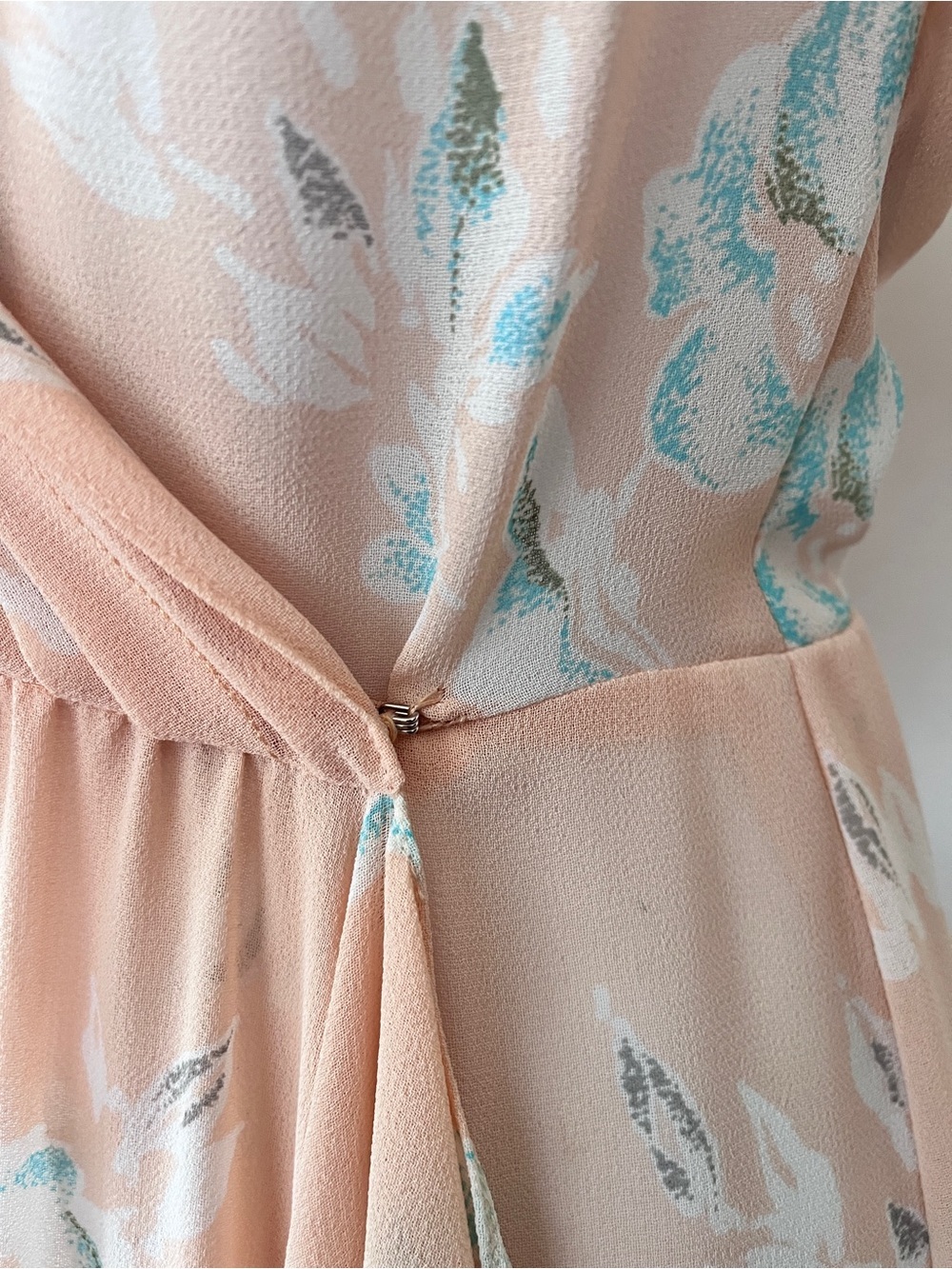Vintage 40s Peach Floral Crepe Pleated Wrap Midi Feminine Dress Size 6 - Picture 9 of 12